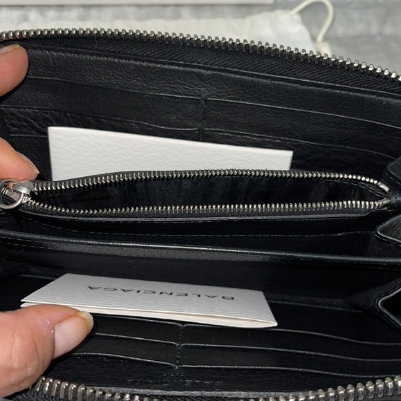 Balenciaga wallet preloved excellent condition black leather full set. - Picture 10 of 12